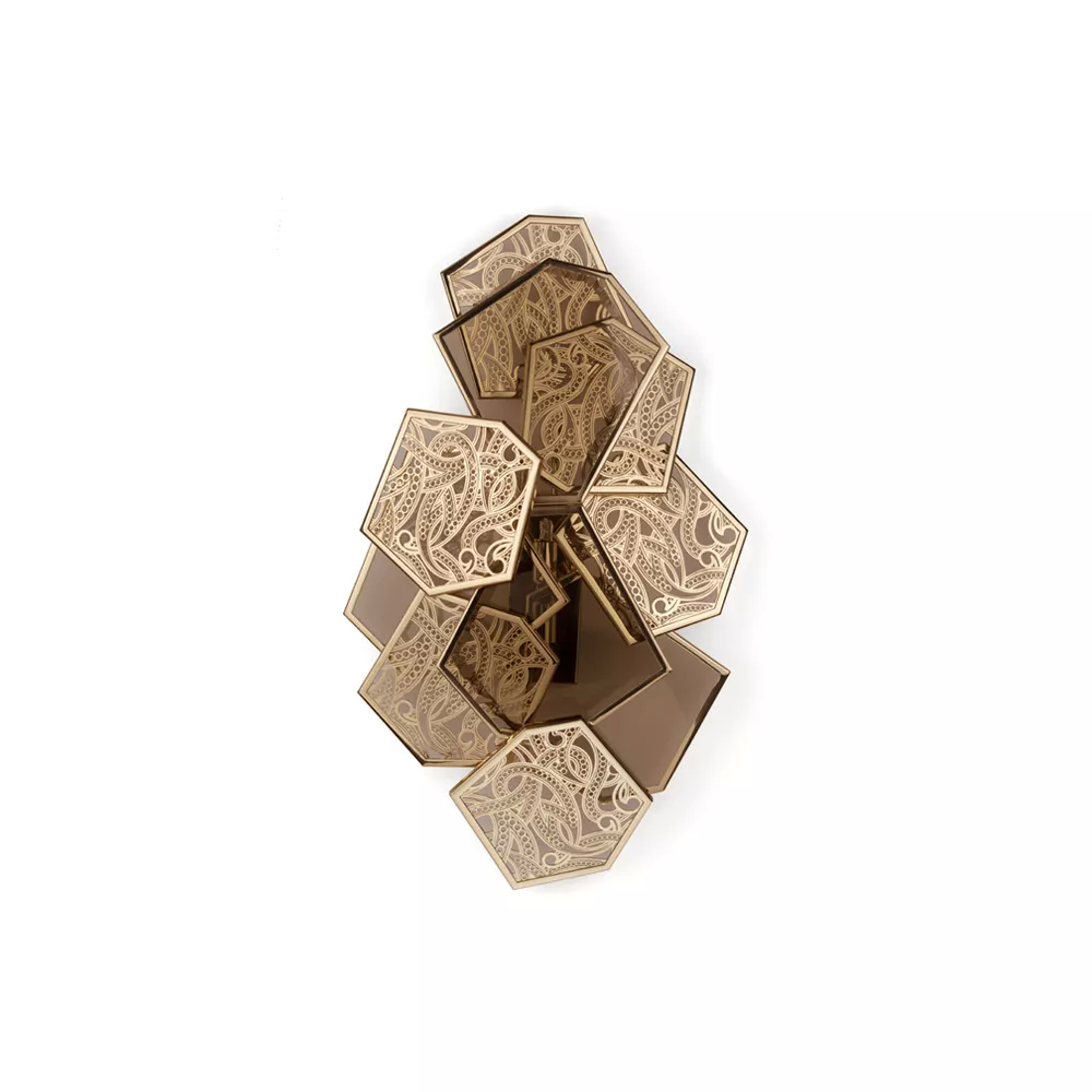 Wall sconce, with a hexagonal silhouette, with a structure that combines metal and glass.